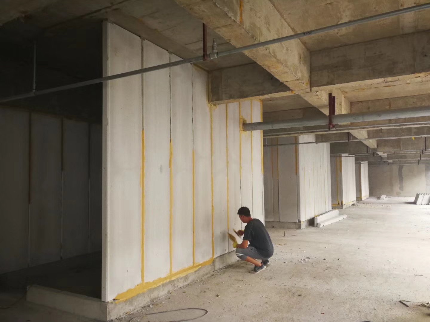 柯城无机发泡轻骨料混凝土隔墙板施工技术性能研究